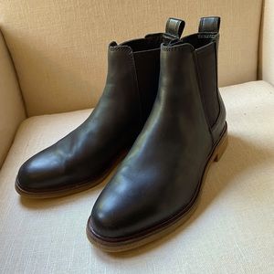 Clarks size 6 leather Chelsea boot